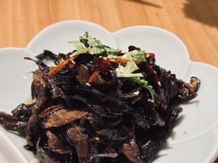 七月油鸡枞-山茶云南菜(永安里店)