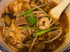 酸菜肥肠米粉-香港新曜记茶餐厅(星耀城店)
