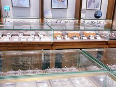 -华夏典当行(龙德广场店)