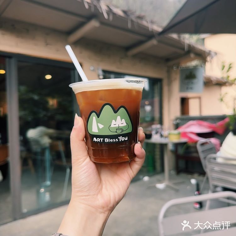 贵阳市区松弛感天花板 早咖晚酒都浪漫