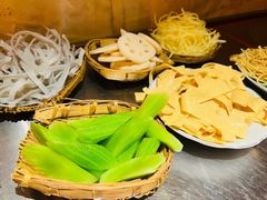 -朱光玉火锅馆(小寨原力场店)