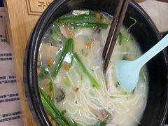 -花馬肆.云南过桥米线(汉神购物广场现场熬汤店)