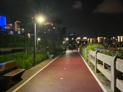 -皇马海口湾海景酒店(万绿园秀英港店)