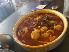 酸彩椒蛤蜊煮牛蛙-Ameigo梅果·云贵川bistro(长宁来福士店)