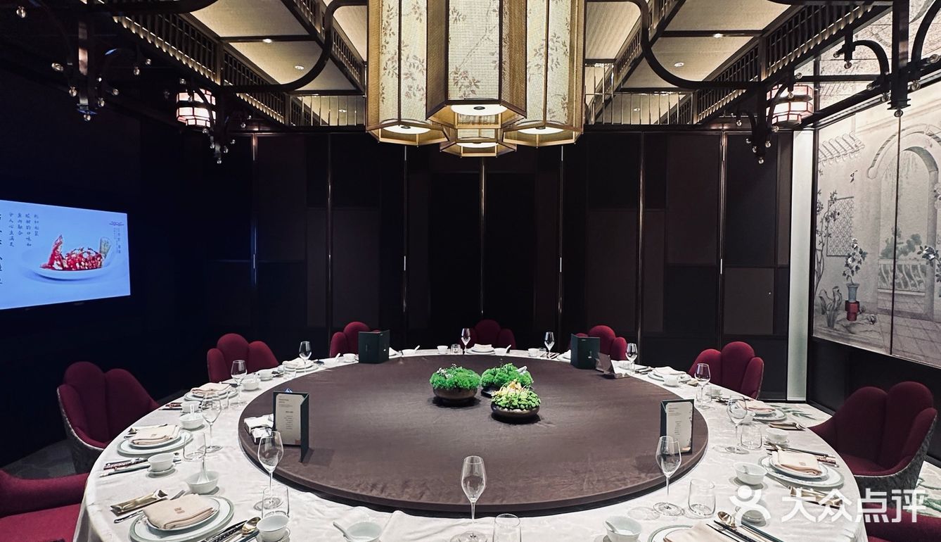 福州酒店中餐厅的天花板？