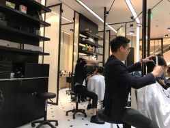 -HAIR CORNER