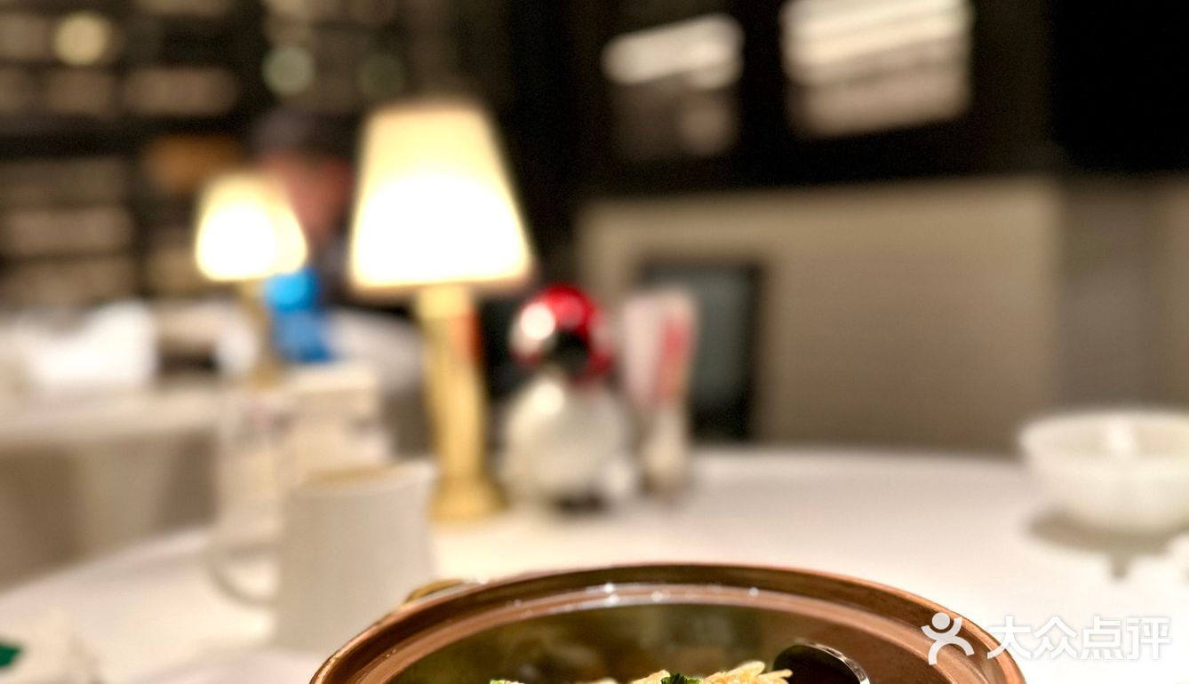 紫萱旗下的餐厅，各有各的特色，解香楼的高贵雍容