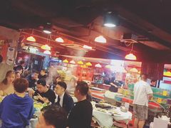大堂-鲜入围煮花胶鸡海鲜火锅