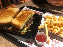 -The Habit Burger Grill 哈比特汉堡(复兴soho店)