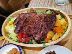 香煎谷饲安格斯西冷牛排藜麦色拉-榖屋house of flour(张江首店)