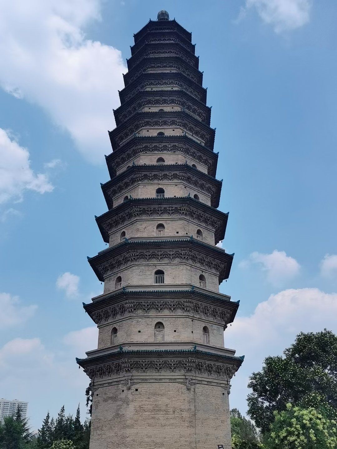 又名凌霄双塔,是山西省会太原现存古建筑中最高的建筑