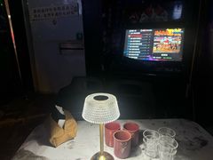 -瓦伦丁主题制服酒吧