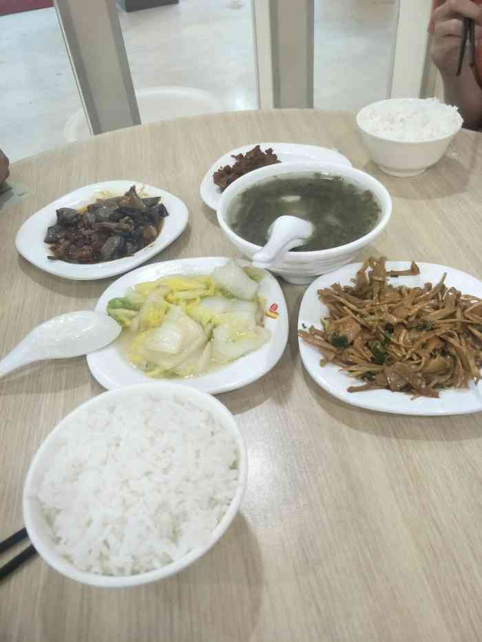 打分 一如继往的好吃,吃快餐一般都选心心家,充2百多送20元.