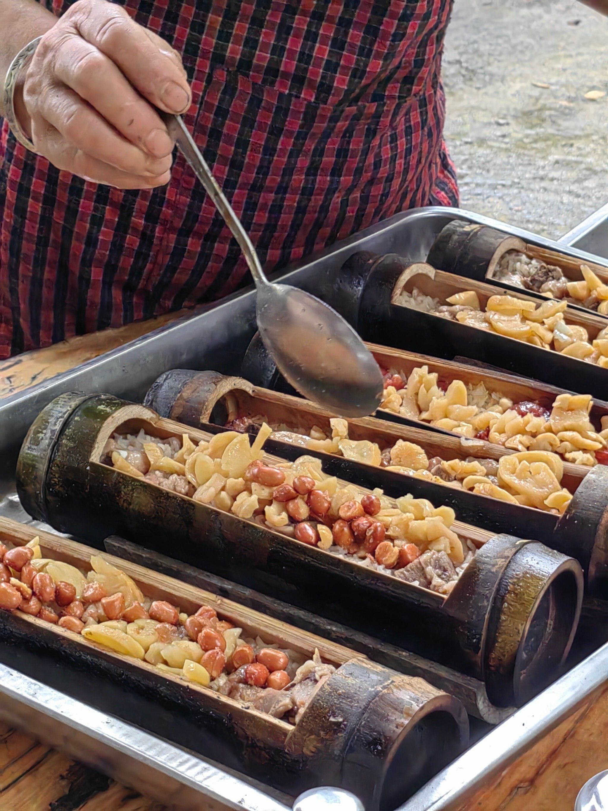 竹筒饭新鲜出炉