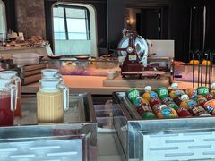 -亚洲国际大酒店·云顶阁旋转自助餐厅