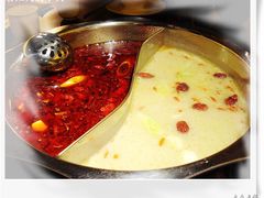 鸳鸯锅底-外婆桥流水旋转自助火锅