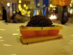 有机蛋黄吐司鱼子酱和香草-Jean Georges