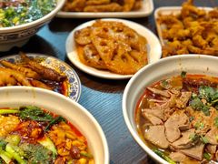 -爆炸头阿姨小四川正宗川味小吃(无任何分店)