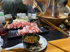 -果松木炭酸菜铜火锅·外婆参鸡汤