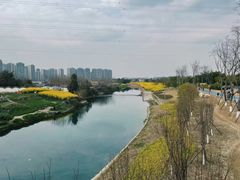 -茅草房·河畔园林火锅