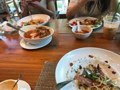 -Chom Cafe and Restaurant