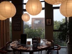 靠窗位-日进一片海.生腌海鲜火锅.宵夜烧烤(三里屯总店)