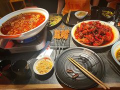 香辣牛蛙砂锅-红盔甲·小龙虾(长寿路店)