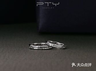 这款对戒的灵感来自于花中四君子竹
