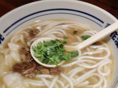 -鑫花溪牛肉米粉(东环大润发店)