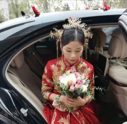 -艾米丽婚纱礼服