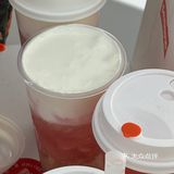 里面是水蜜桃+西瓜冰，一口下去满满西瓜+桃子味儿