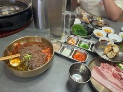 -围炉肉舍•炭烤活鳗•丹东海鲜烤肉(步行街店)