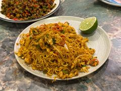 冬阴功炒方便面-浩海火燒雲傣家菜(芮欧百货店)