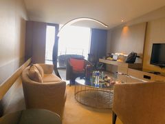 -上海滴水湖皇冠假日酒店