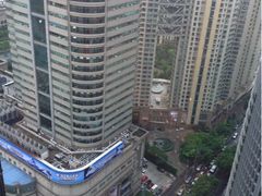 坐在窗边-上海龙之梦万丽酒店