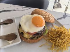 牛肉汉堡-The Sunny Side Cafe Station 1