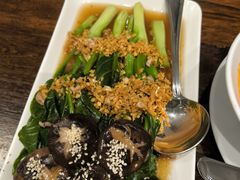 -Chom Cafe and Restaurant