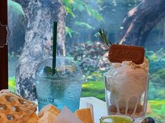 -Chom Cafe and Restaurant