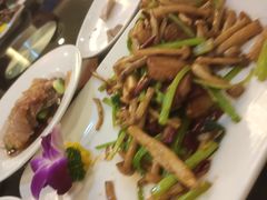 茶树菇炒肉-新南华大酒店(长寿店)