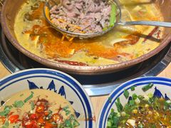 -洱火云南酸菜牛肉火锅(石景山当代商城店)