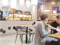 大堂-HELLO 27 意面·沙拉·帕尼尼