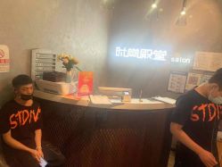 -时尚殿堂明星门店