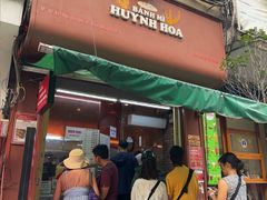 -Bánh Mì Huynh Hoa