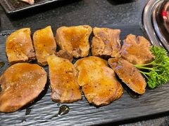 厚切牛舌-赤铁扒拉锅·烤串·烤鸽子
