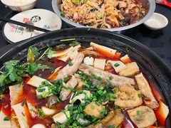 鸭掌煲-周良天山牛杂城(天山路总店)