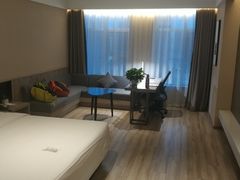 -榆林榆阳西路火车站亚朵酒店