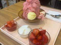新鲜草莓棉花甜-Ice Monster冰馆·CNN评选全球十大甜品(国贸商城店)