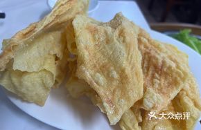 Fried Tofu Skin and Greens Beef Bone Soup