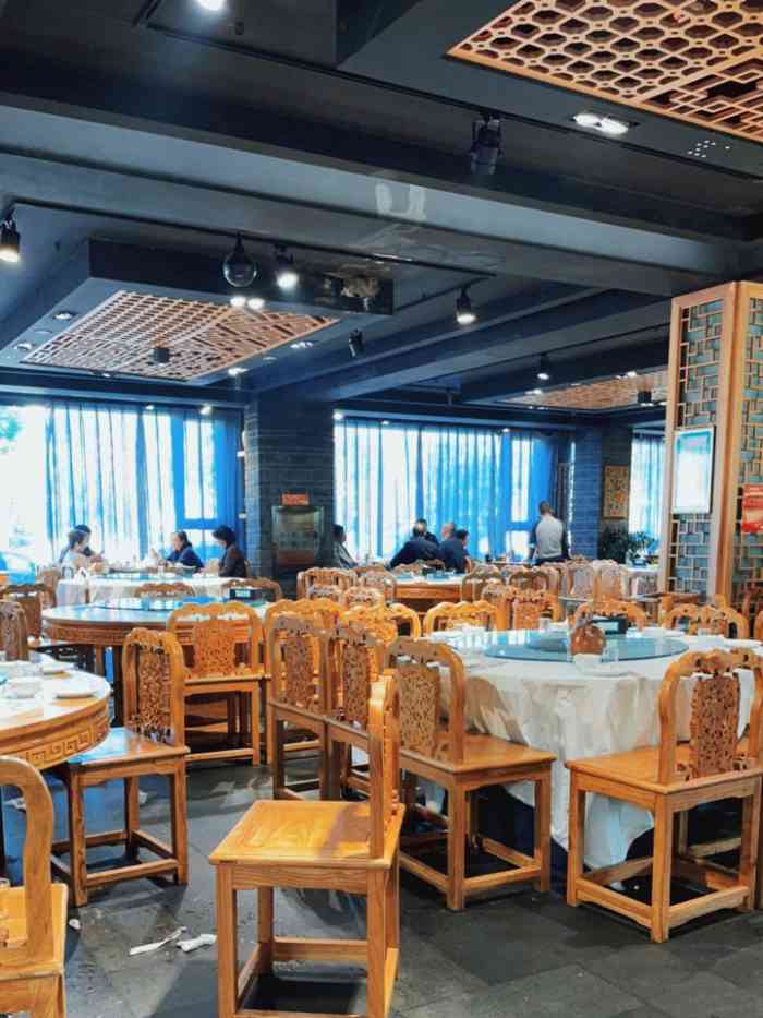 灶台香餐厅(桥梓镇店)-"近二十天没到《灶台香餐厅》就餐,走进一楼.