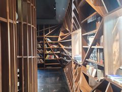 -钟书阁(松江泰晤士小镇店)